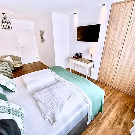 Hotel Juuls - Garni *